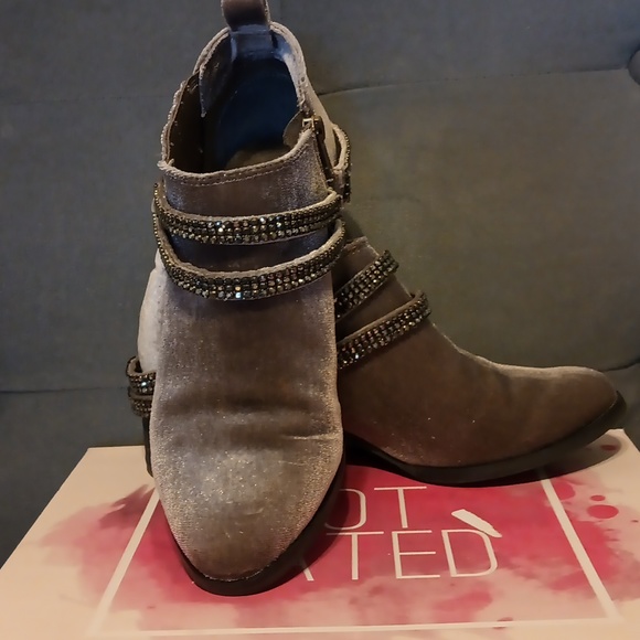 Not Rated Booties - Picture 2 of 8